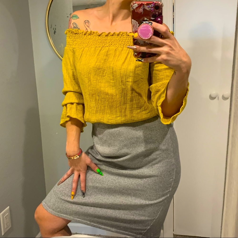 ☀️💛 And the why off the shoulder blouse
